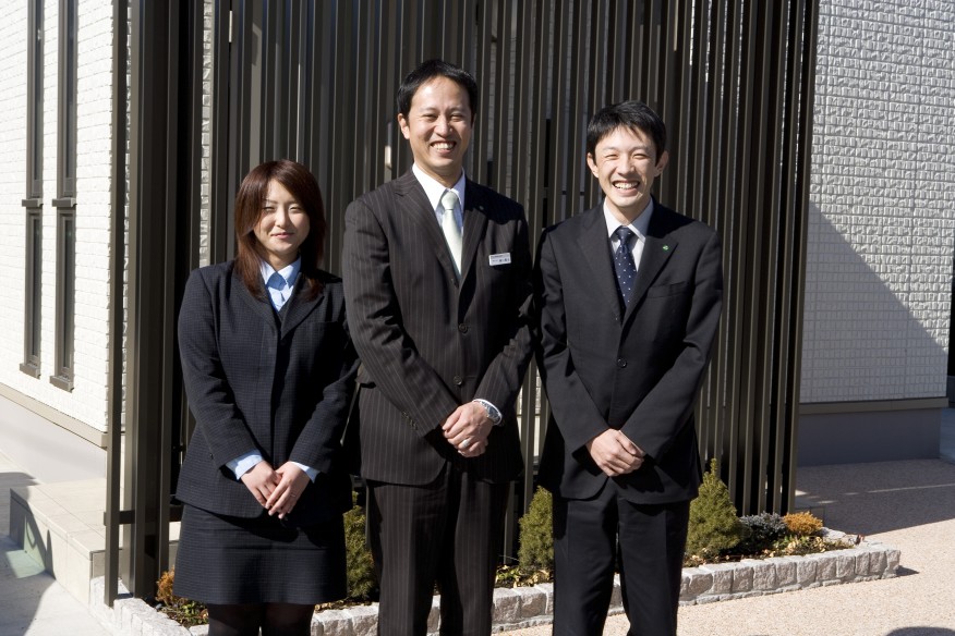本当に特別なことはやっていません。とにかくいろんなお話を聞くことに徹しました。
奥様には、商談の際におにぎりやお弁当などをご用意していただくなど、とても気を遣っていただきました。
完成後に伺った際に、ご主人から「どうですか!」と誇らしげに語っていただいたときはとてもうれしかったです。