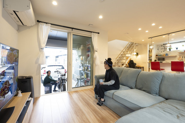 こだわりをつめこんだハワイアンテイストのガレージハウス