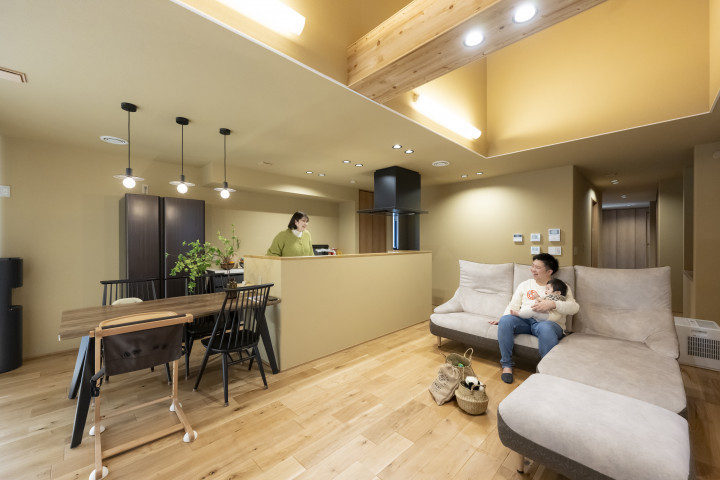 日常を快適にする家事動線と、非日常を愉しむバーのある家