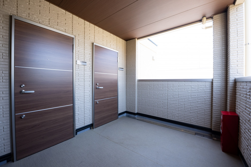 2階は賃貸住宅フロア。1Rと2LDKの2部屋を用意しました。 住人の方も快適にお住まいいただいているとのこと。