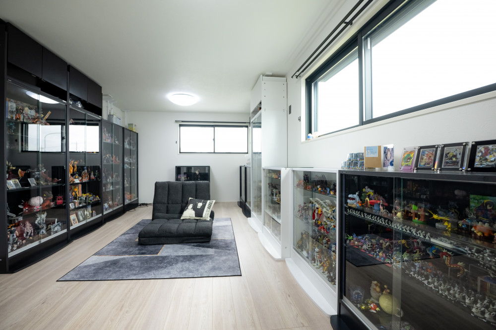 20年以上集めているフィギュア。ご実家に置ききれなくなったフィギュアコレクションも、自分の空間で好きなだけ飾ることができるように。