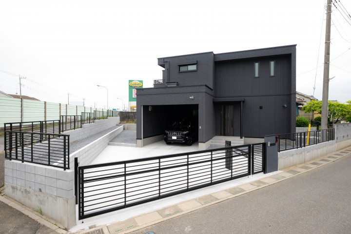 〈ガレージ×趣味空間〉自分らしさを詰め込んだこだわりの住まい